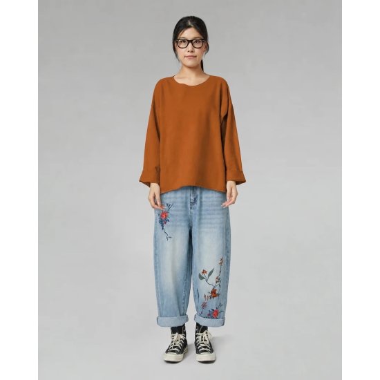 JEANS WITH FALL EMBROIDERY